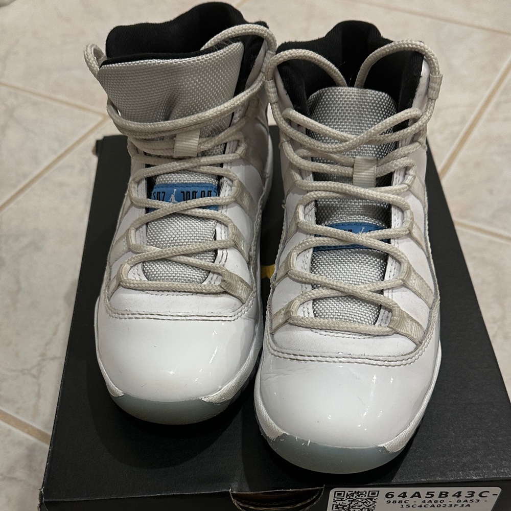 Kids High-Top Sneakers - White and Black